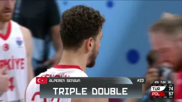 Turci se ujímají vedení o 21 bodů a Sengünův triple double