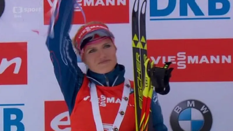 Ceremoniál biatlonistek se stříbrnou Gabrielou Soukalovou