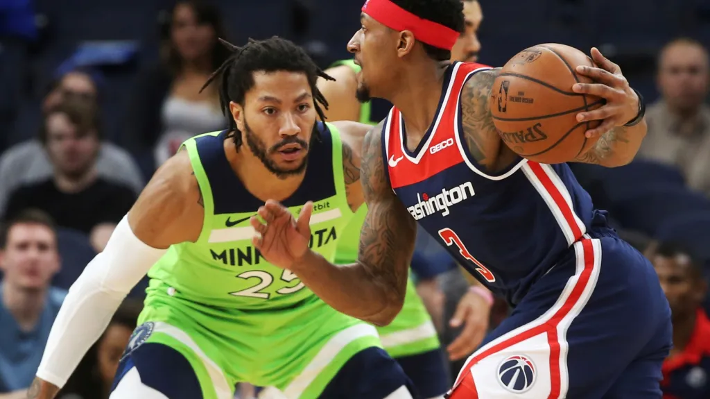 Derrick Rose z Minnesoty proti Bradleymu Bealovi z Washingtonu