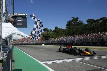 Max Verstappen první v cíli GP Emilie-Romagny