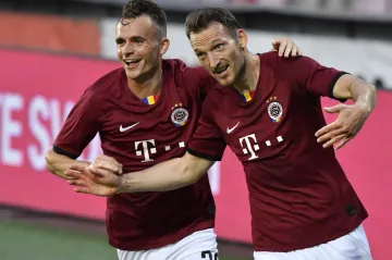 Libor Kozák slaví gól s Andreasem Vindheimem