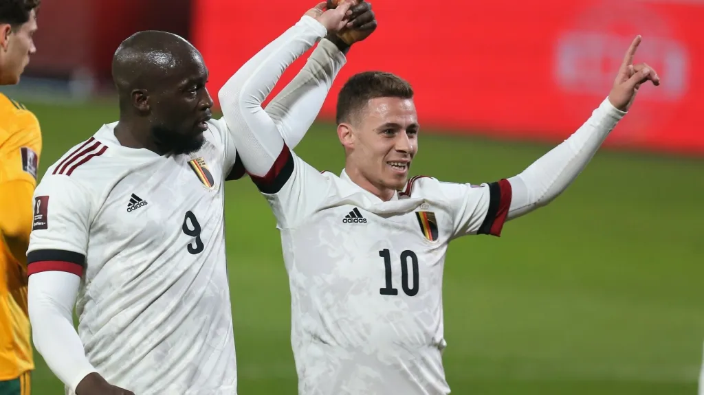 Belgičan Thorgan Hazard (vpravo) oslavuje gól v reprezentaci