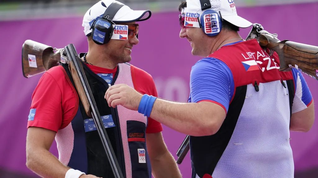 Sportovní střelci David Kostelecký (vlevo) a Jiří Lipták