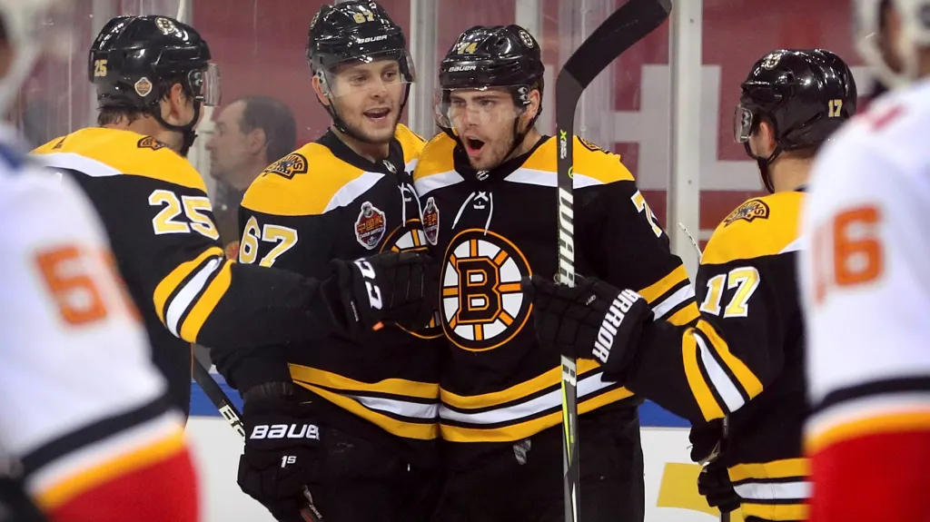 Jakub Zbořil (druhý zleva) v dresu Bostonu