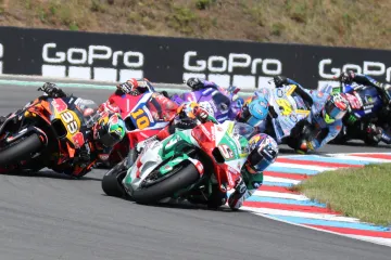 Kolo na kole aneb Johann Zarco, Brad Binder, Luca Marini, Miguel Oliveira, Fermin Aldeguer a Alex Rins