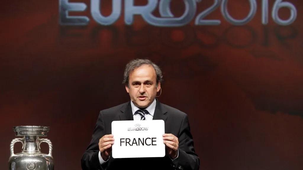 Michel Platini při losu mistrovství Evropy 2016