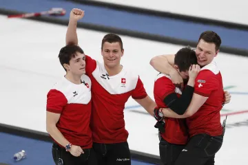 Švýcarští curleři slaví olympijský bronz