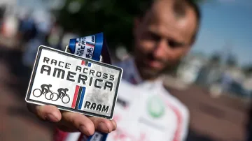 Medaile za úspěšné zdolání RAAM