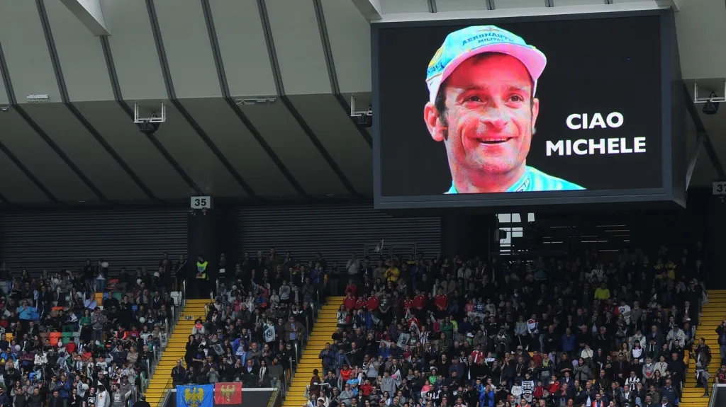 Loučení s Michelem Scarponim na fotbalovém utkání v Udine