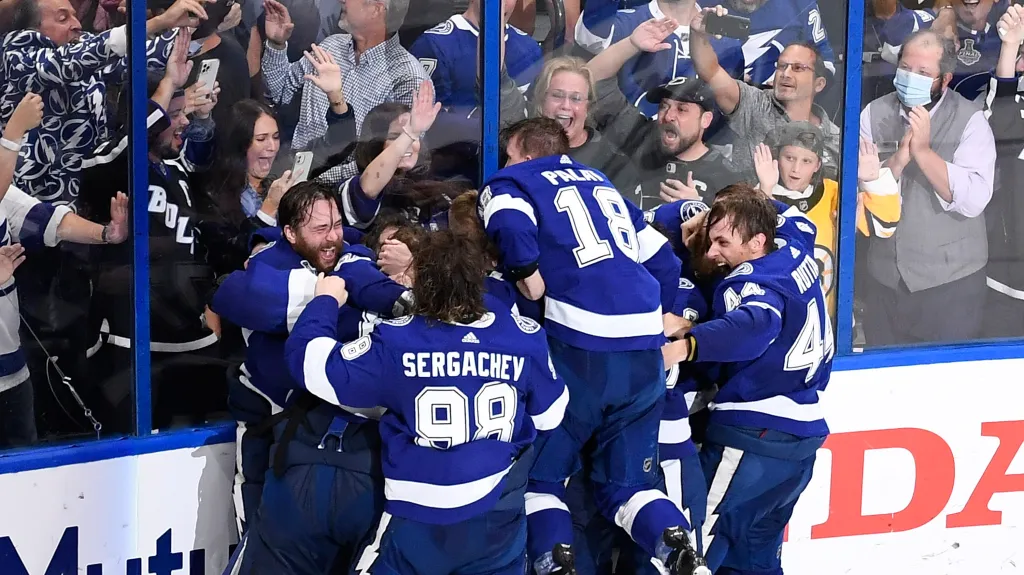 Radující se hokejisté Tampy Bay