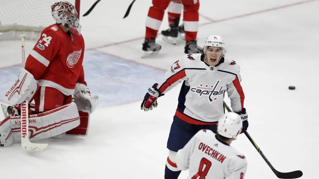 Alexandr Ovečkin se raduje z gólu proti Detroitu