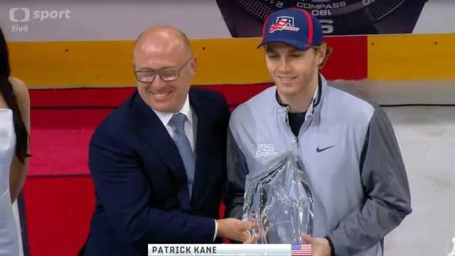 Kane převzal cenu pro nejužitečnějšího hráče MS