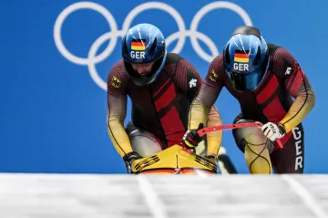 Němci Francesco Friedrich a Thorsten Margis