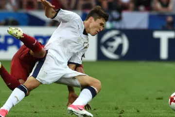 Michal Trávník v souboji s Federicem Chiesou