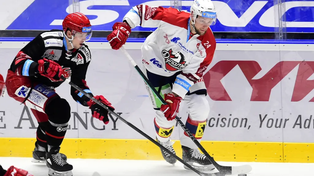 Johan Harju z Dynama si kryje puk proti Martinu Gernátovi z Třince