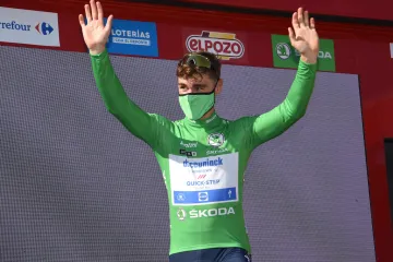 Fabio Jakobsen oslavuje etapové vítězství na Vueltě