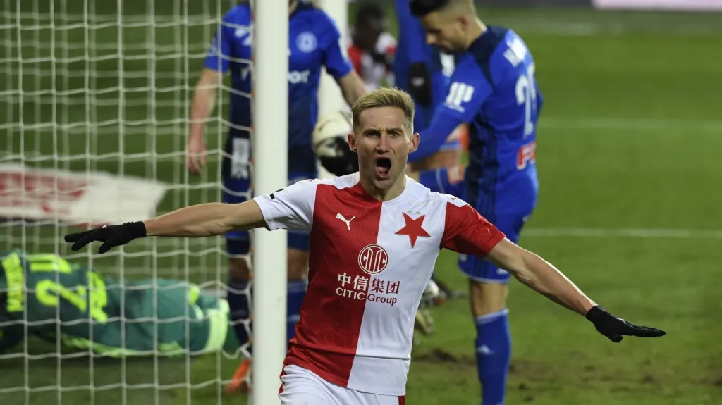 Jan Kuchta oslavuje gól proti Olomouci