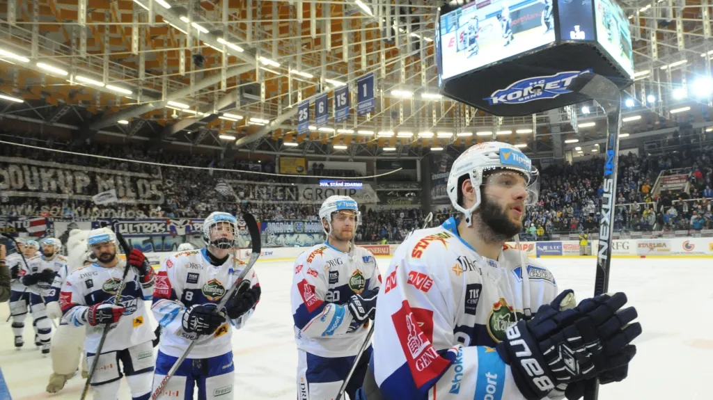 Brněnští hokejisté děkují tribunám