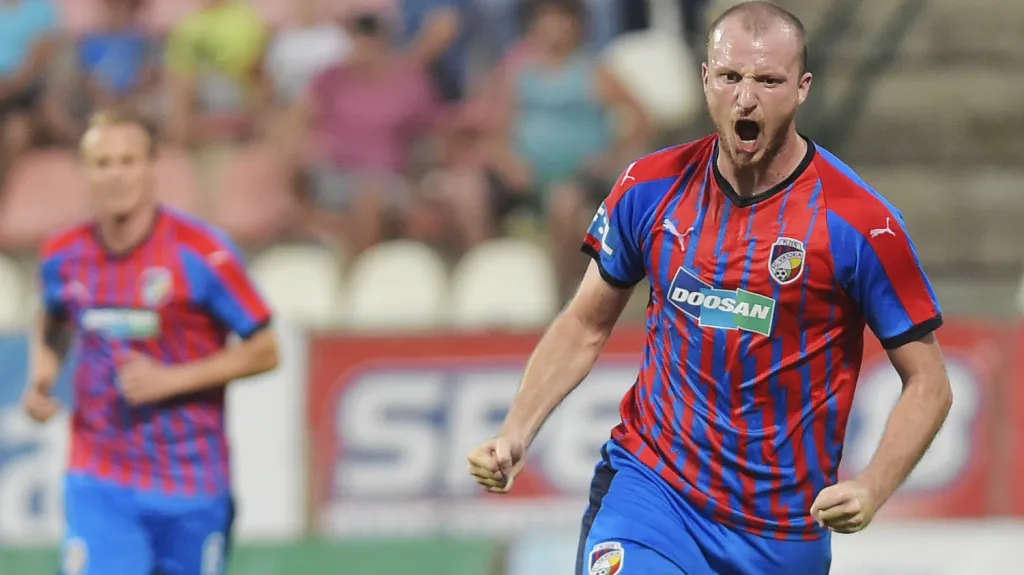 Michael Krmenčík se raduje z branky