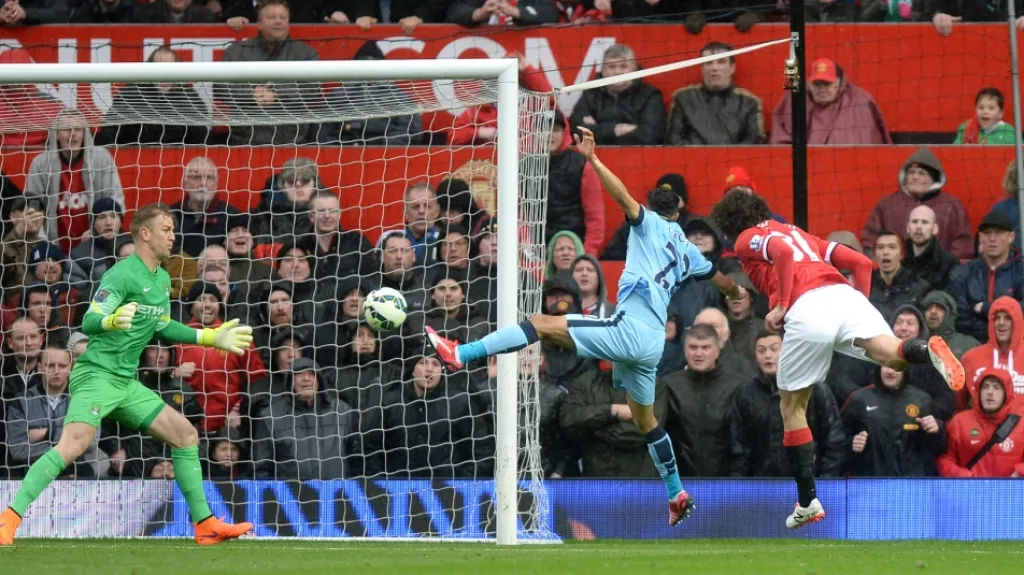 Marouane Fellaini zahájil svým gólem obrat United v derby proti City