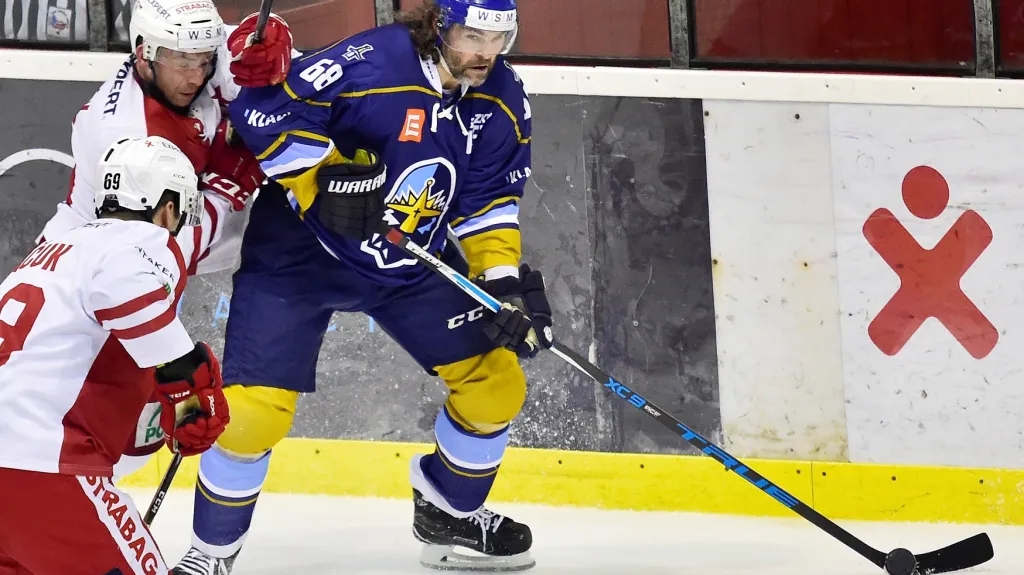 Jágr v souboji s obranou Slavie