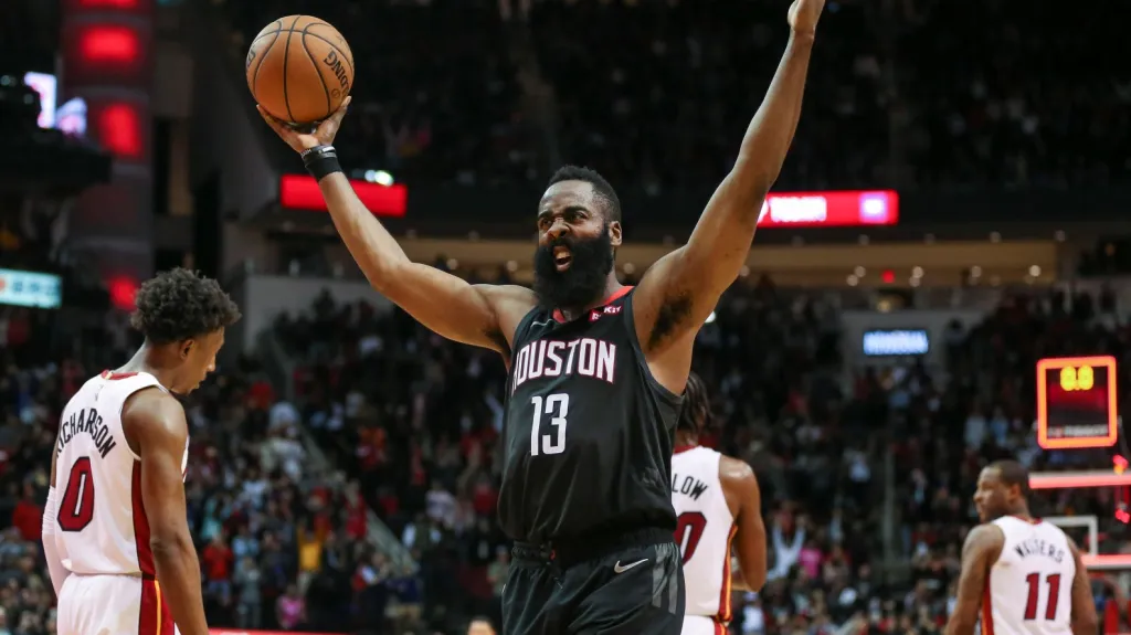 James Harden z Houstonu se raduje z výhry nad Miami