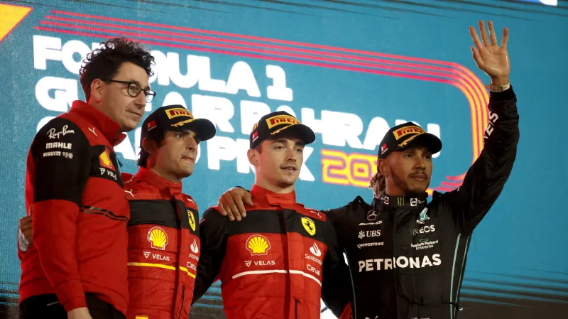 Tým Ferrari a Lewis Hamilton