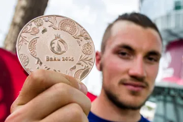 Martin Fuska s bronzovou medailí z Evropských her