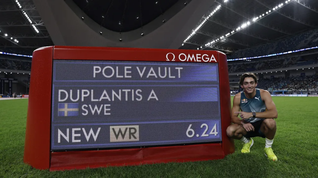 Armand Duplantis překonal v Sia-menu světový rekord