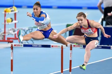 Markéta Štolová (vpravo)