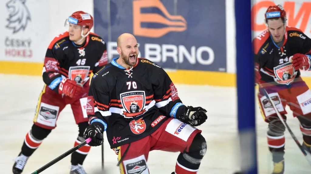 Radek Smoleňák se raduje z gólu Hradce Králové