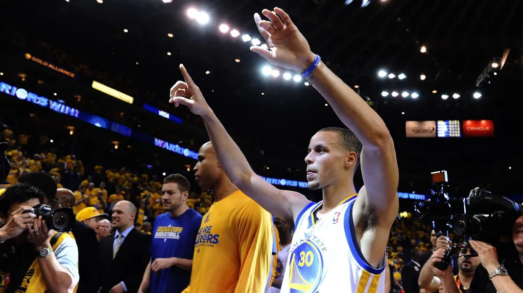 Slavící Stephen Curry z Golden State