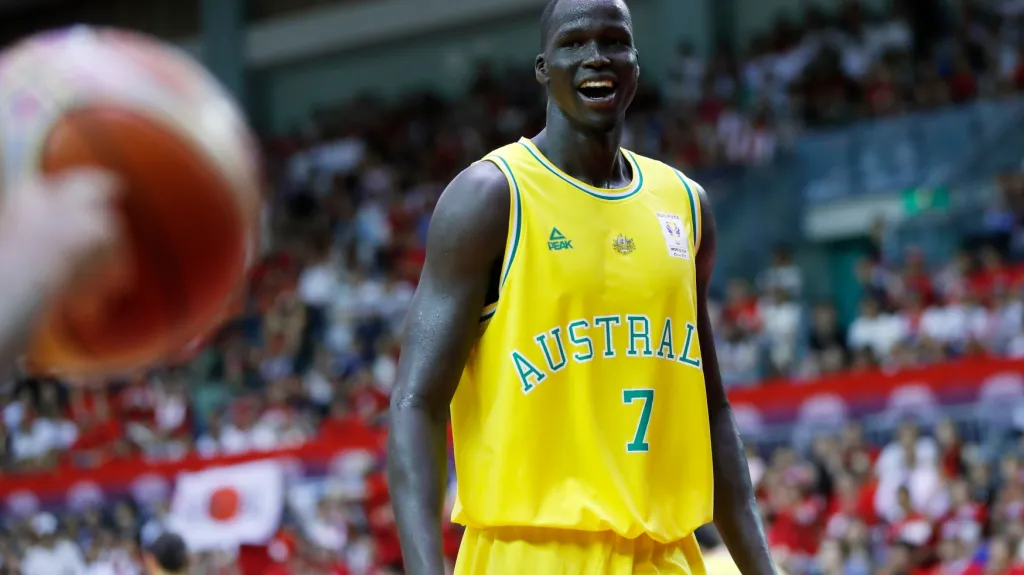Australský basketbalista Thon Maker