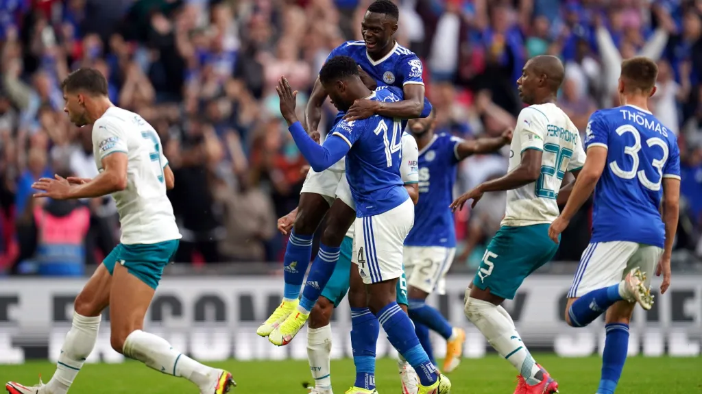 Kelechi Iheanacho skóruje v Community Shield proti Manchesteru City