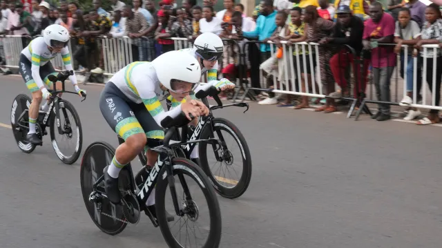 Dramatický závěr časovky smíšených týmů