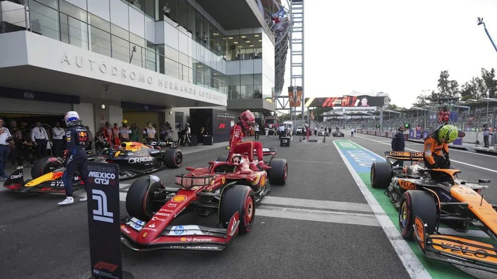 Carlos Sainz ovládl kvalifikace F1 v Mexiku