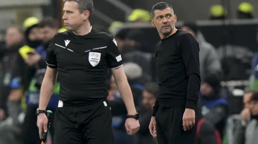 Trenér AC Milán Sérgio Conceicao