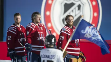 Hráči Washingtonu při hymnách