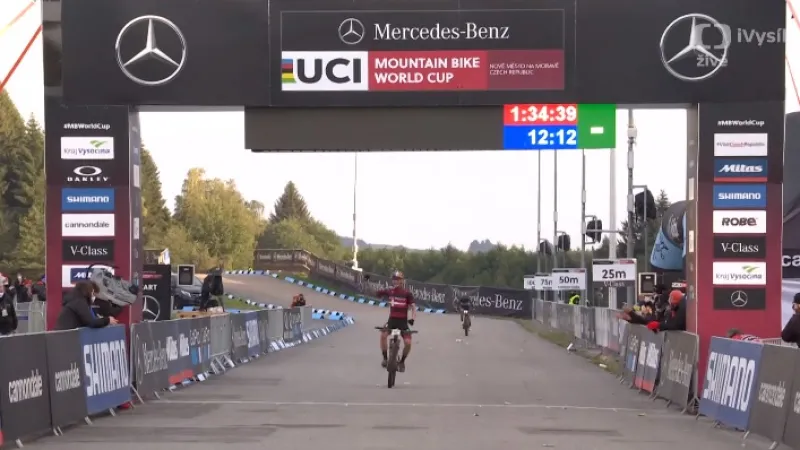 Závěr závodu mužů s ohlasy Ondřeje Cinka
