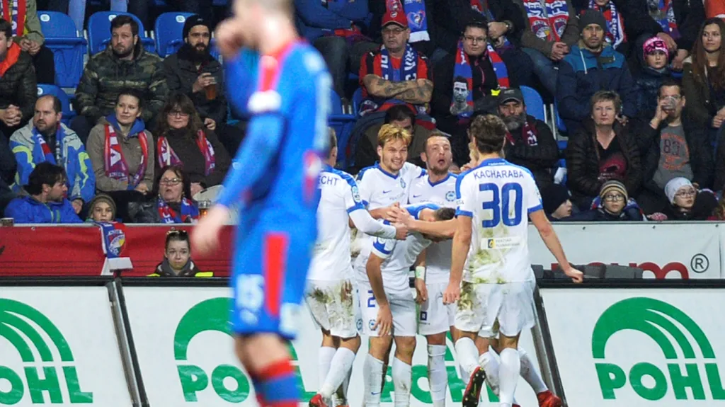 Radující se fotbalisté Liberce v utkání s Plzní