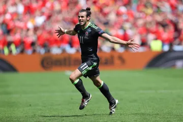 Slavící Gareth Bale