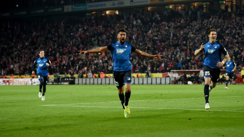 Kerem Demirbay slaví gól do sítě Kolína