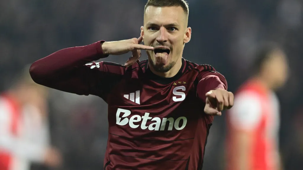 Lukáš Haraslín slaví gól v derby