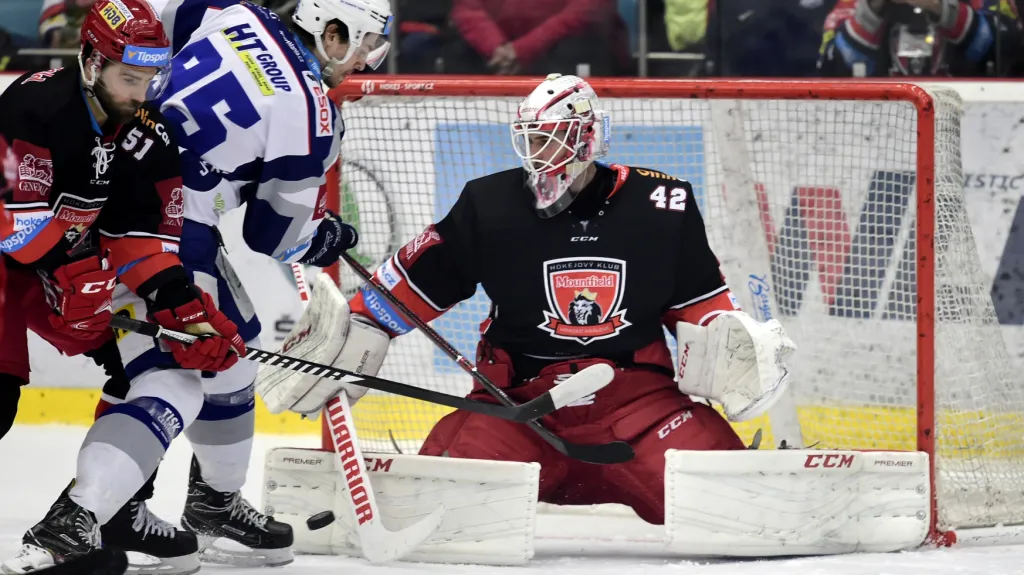 Brankář Patrik Rybár z Hradce Králové v utkání proti Brnu