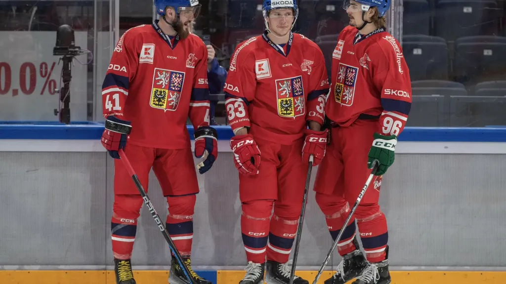 Čeští hokejisté Filippi, Košťálek a Tomášek