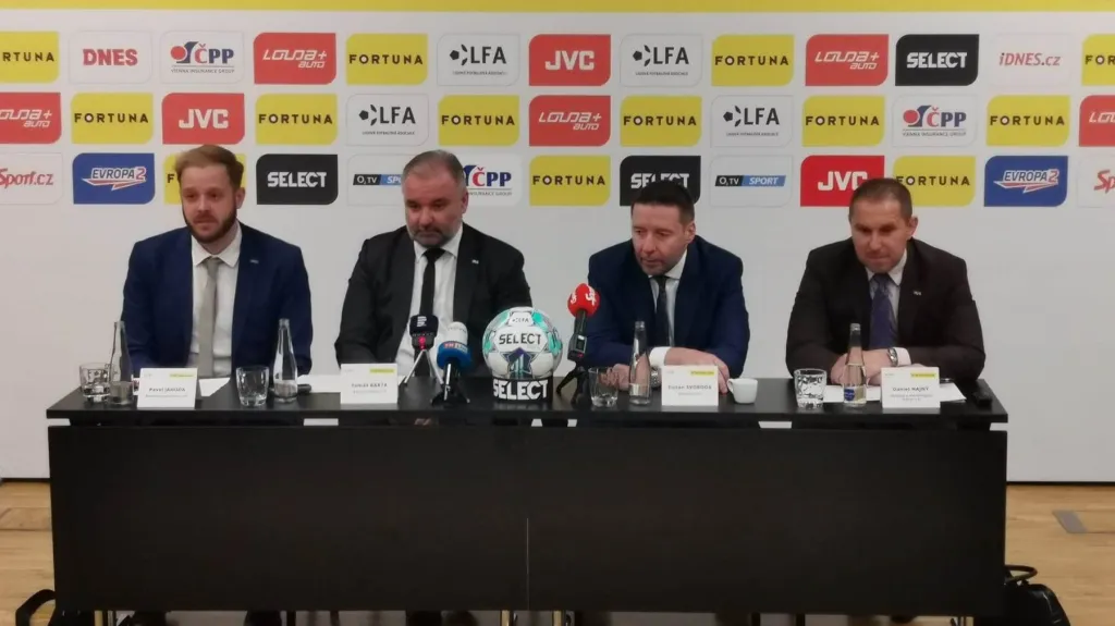 Dušan Svoboda na tiskové konferenci