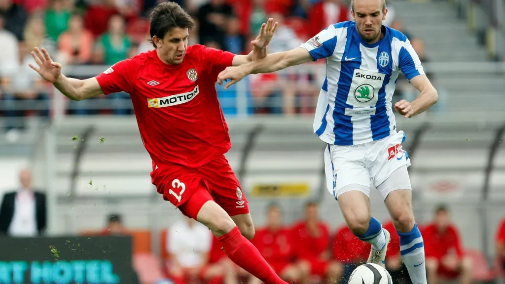 Martin Sus v dresu Brna (vlevo) v utkání s Mladou Boleslaví