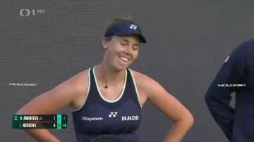 Nosková přešla přes Andrejevovou do semifinále