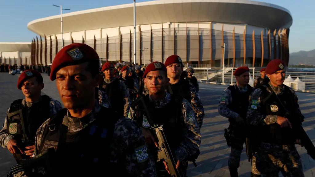 Příjezd vojáků národní gardy do Ria