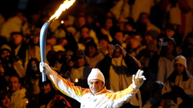 Alberto Tomba během zahájení OH v Turíně